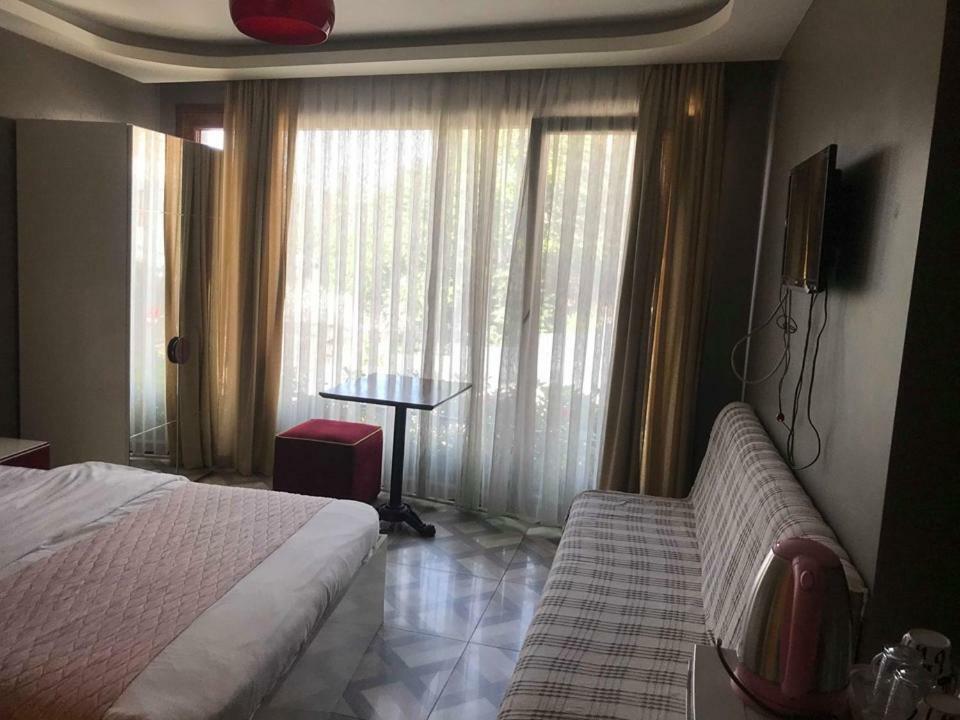 Aparthotel Almond Hill 2*